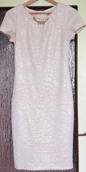 Sukienka  z wytłaczanym wzorem rozmiar 38