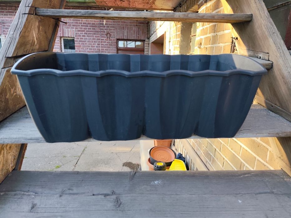 Doniczka  Crown na balustradę balkon antracytowa dł. 58,5 cm