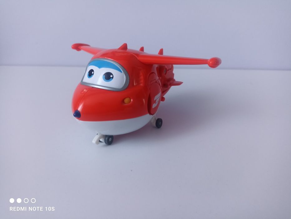 Transformująca się figurka Super Wings Dżetek(Jett).