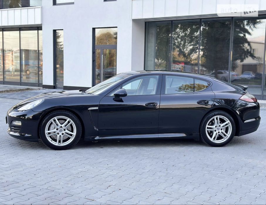Продам авто Porsche Panamera 4S