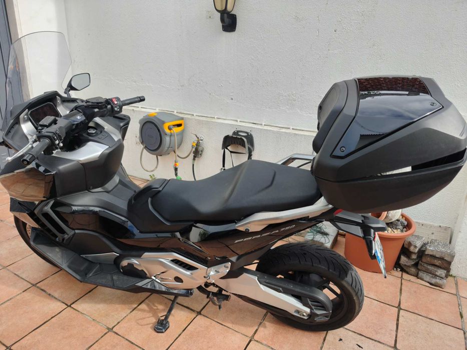 HONDA FORZA 750 - Excelente estado - c/ todas as revisões