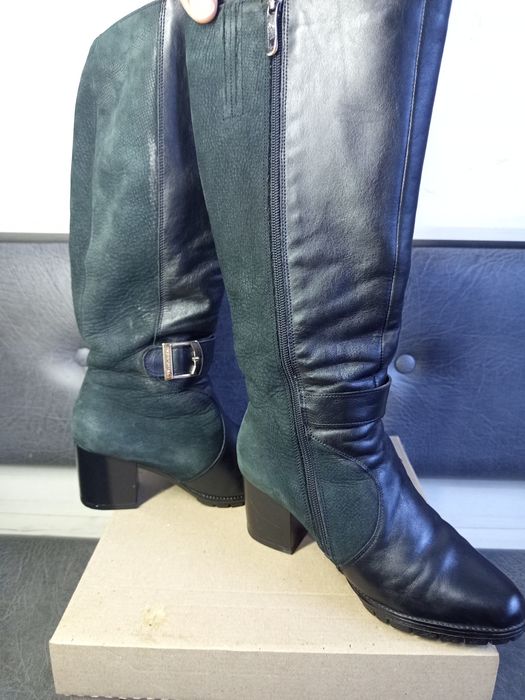 Жіночі зимові шкіряні чобітки
Продаю жіночі зимові чобітки