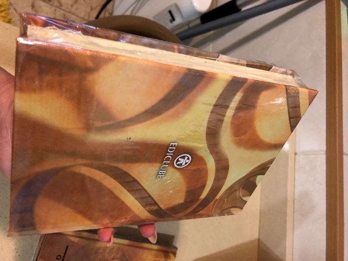 Livro Bel - Ami, capa dura e embalado