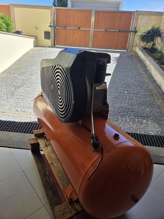 Compressor  DeVilbiss 300L
