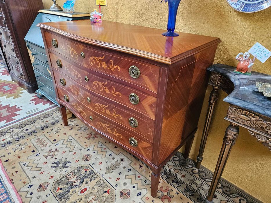 Cómoda antiga estilo D. Maria - Muito bom estado geral