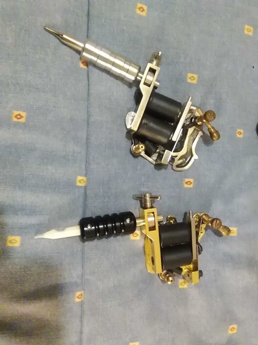 2 Máquinas tatuar com acessórios novos