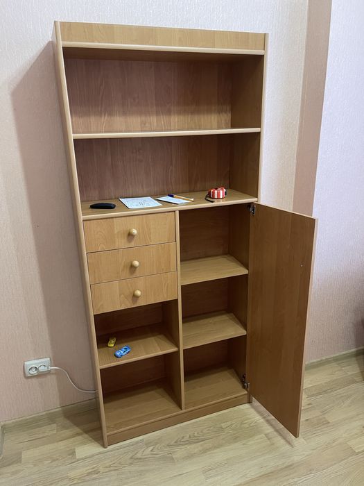 Продам меблі в дитячу або кабінет