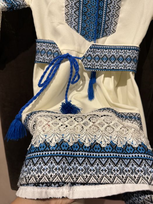 Вишита сукня на дівчинку