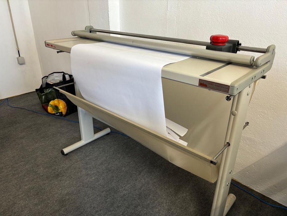 Cisalha Neolt Trim 100 em ótimo estado