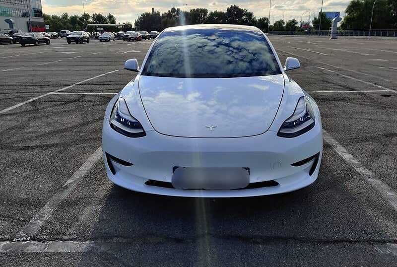 Tesla Model 3  2020
