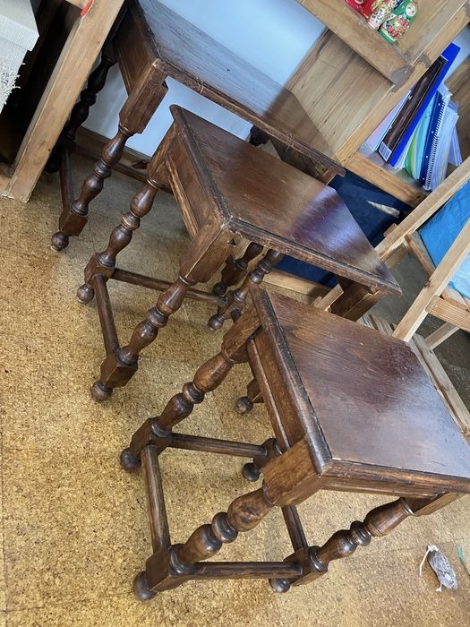 Trio mesinhas de apoio de madeira