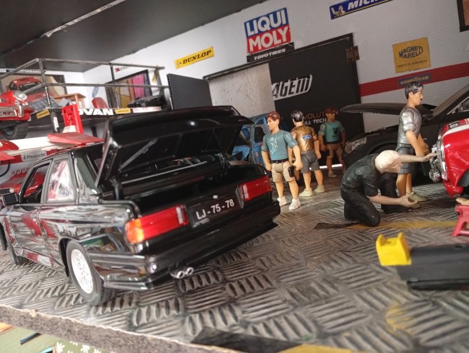 1/18 miniatura BMW E30 M3