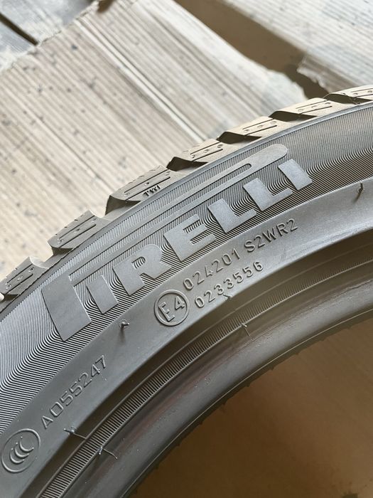 235/45 R18 Pirelli Winter Sottozero 3 98V XL Elect PNCS T0 / 4шт./ 2024 рік./ як нові / Акустік