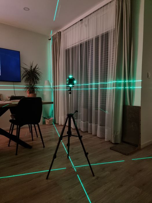 Nivel laser 16 linhas novo com 2 baterias