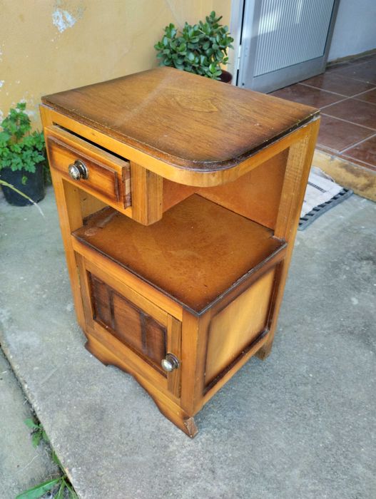 Mesa de cabeceira antiga