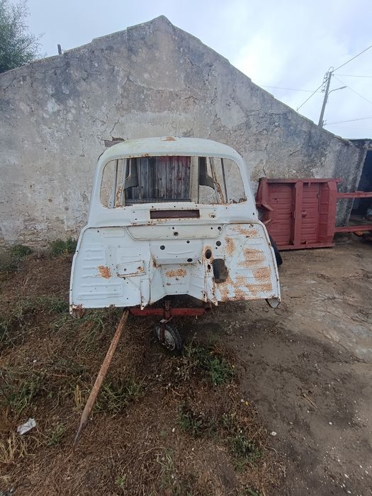 Renault 4l com documentos e selo em dia