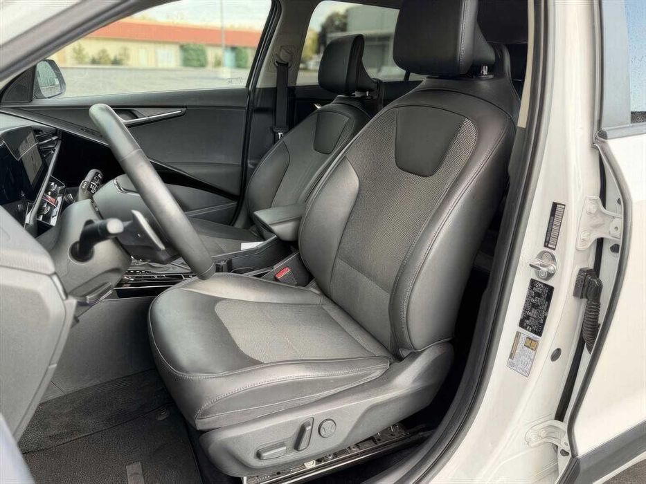 Kia Niro EX Touring      2023