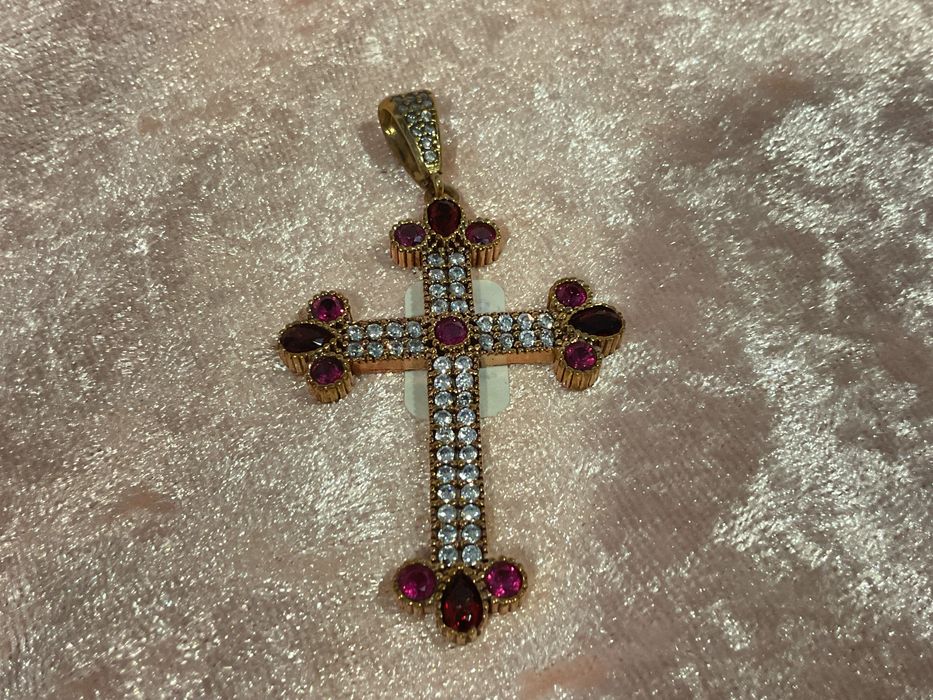 Crucifixo em prata banho de ouro T,6 cm/outros anúncios abaixo