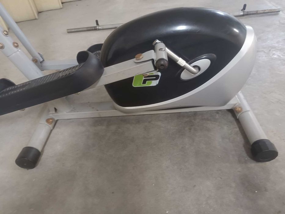 Bicicleta ProForm com pesos e barra