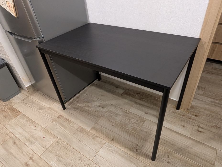 Mesa e 2 cadeiras Ikea
Preto-castanho
6 meses