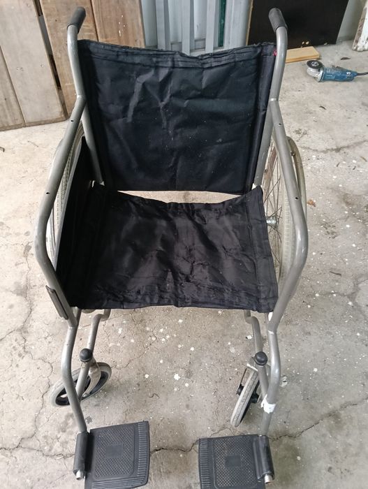 Cadeira de rodas usada