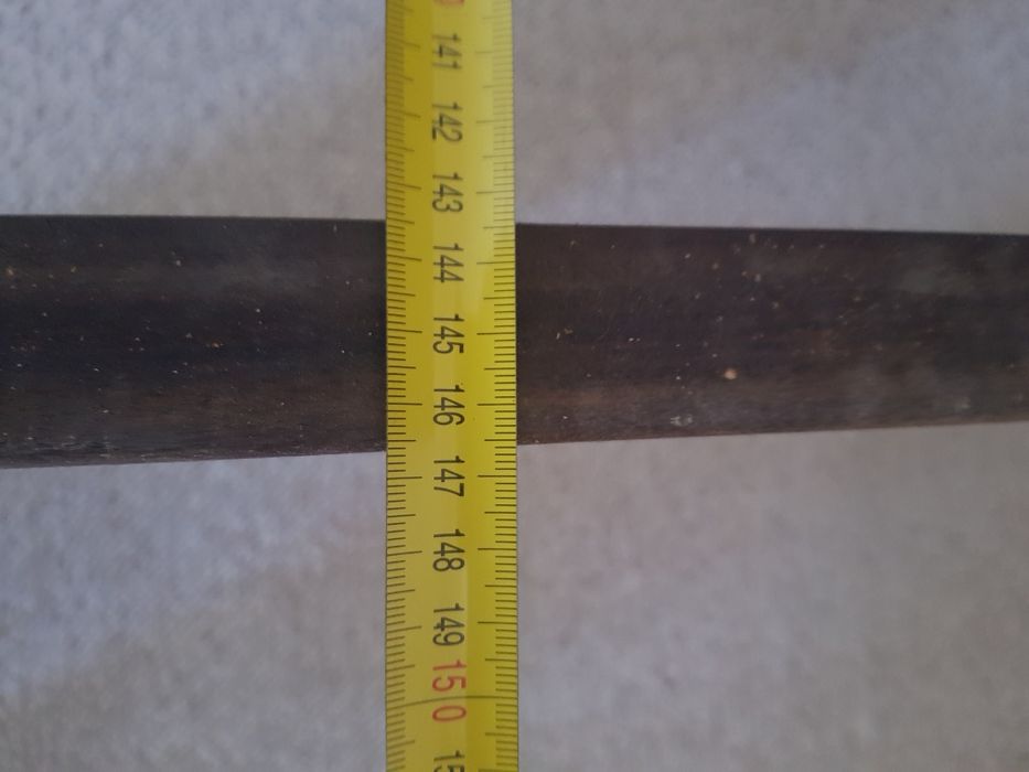 Imponente cama em madeira castanho