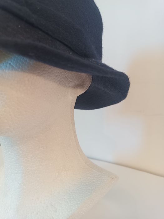 Vintage Wełniany Kapelusz Cloche / Bucket Hat – Klasyczna Elegancja