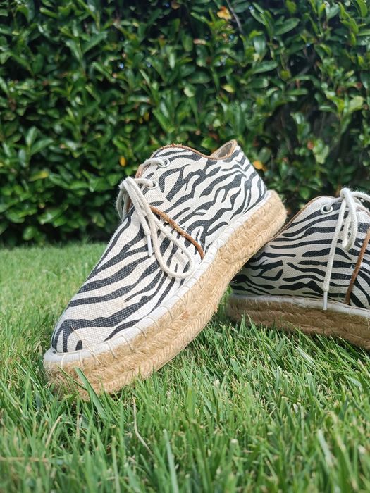 Sapatilhas de pano com padrão zebra