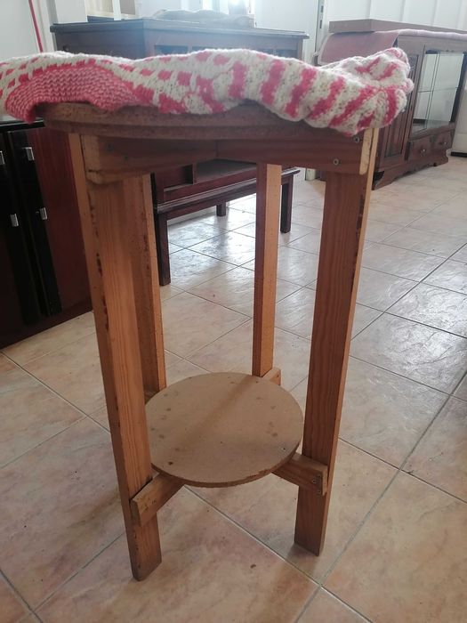 Mesinha de sala em muito bo. m estado