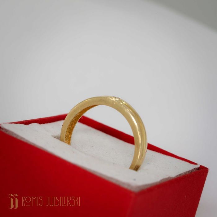 Złoty pierścionek z cyrkonią(obrączka)