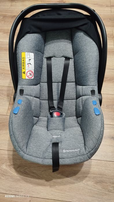 Fotelik samochodowy + baza
