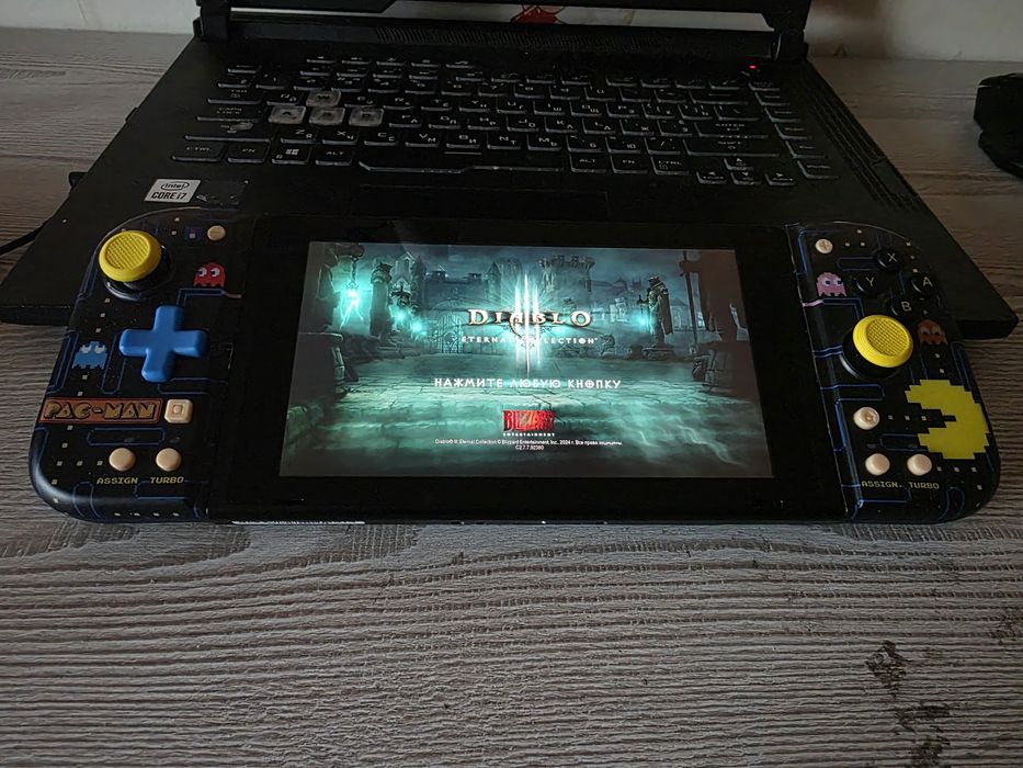 Nintendo Switch Hori Pac-Man + Joy-Con Charging Grip