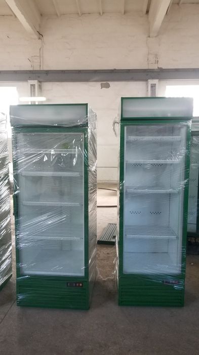 Холодильник, холодильна вітрина, для води та продуктів.
