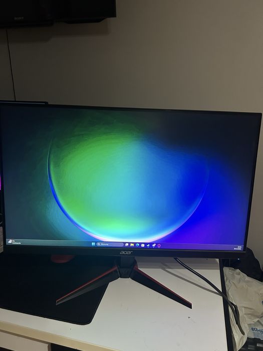 Gamingowy Komputer Stacjonarny i monitor