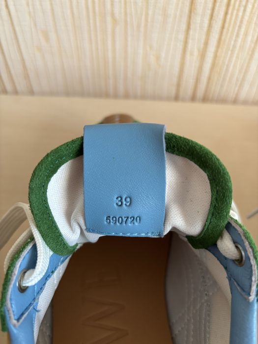 Кросівки жіночі Loewe