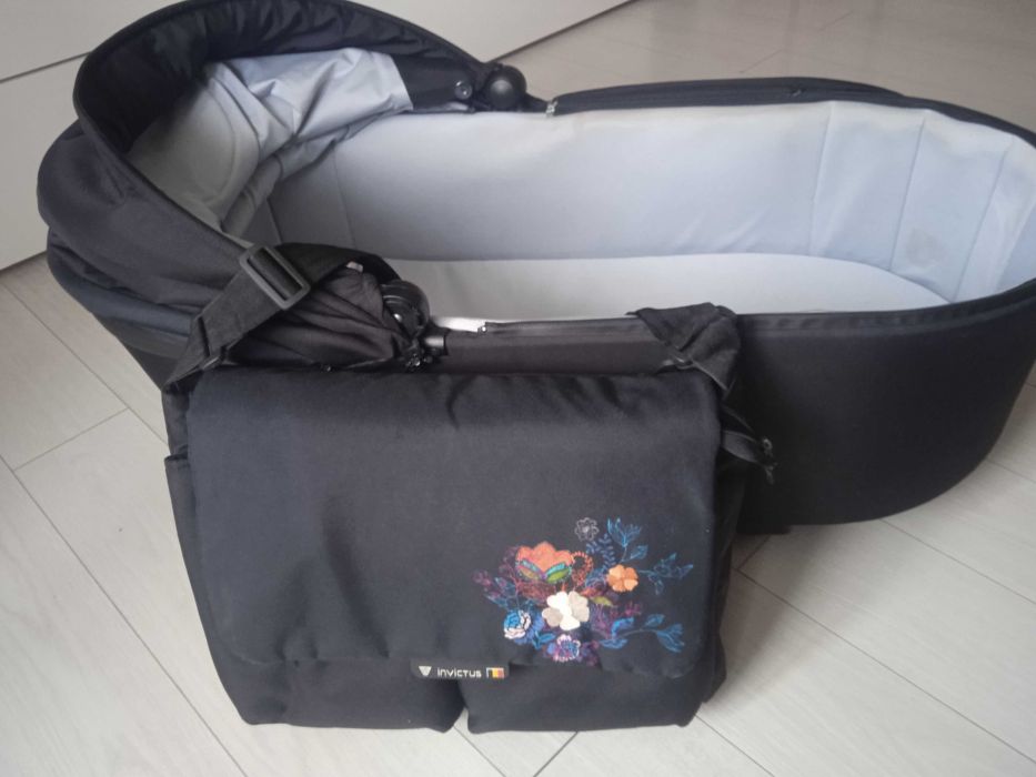 Продам дитячій візок Invictus V-Plus Flowers