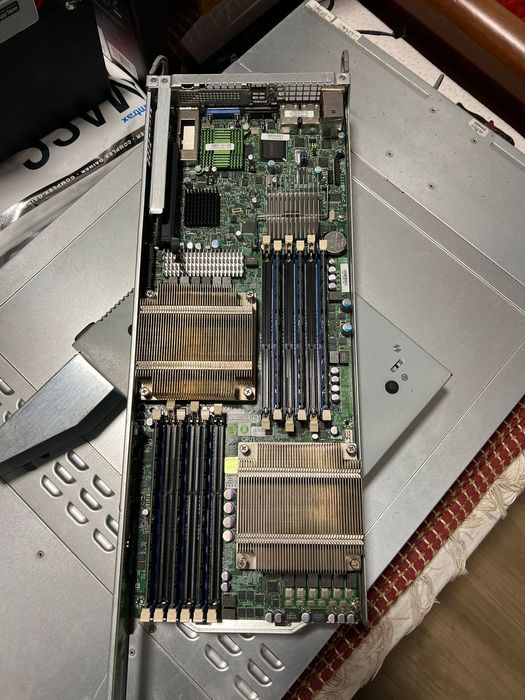 Supermicro CSE 827-14 8x Xeon X5675 3,46 CPU 240GB RAM 2x 1400W