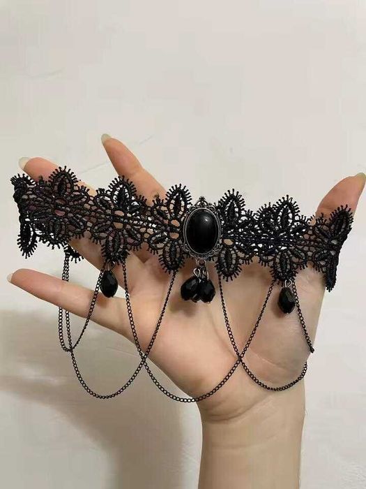 Czarny, koronkowy naszyjnik Choker.