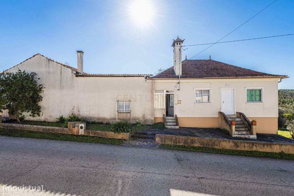Moradia T3 (a necessitar de obras) a 20 Minutos de Leiria