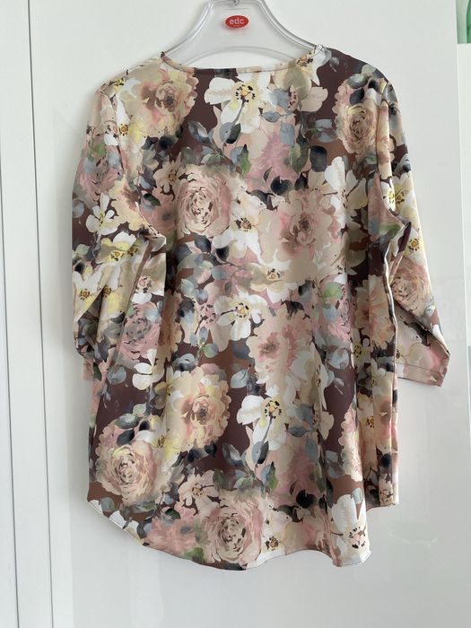 OKAZJA ! Bluzki dwie - jedna  cena /44