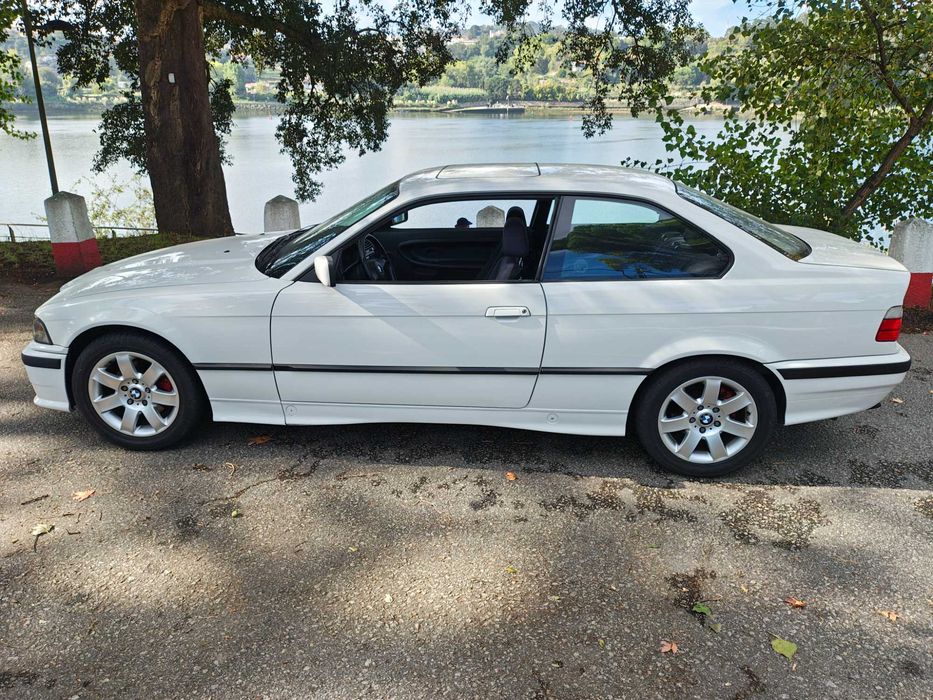 BMW 318 is coupé