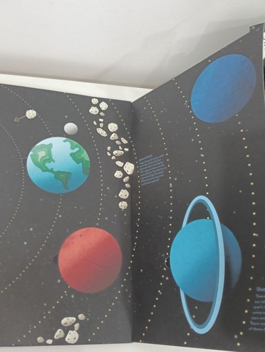 Paper World: Space ( em inglês)