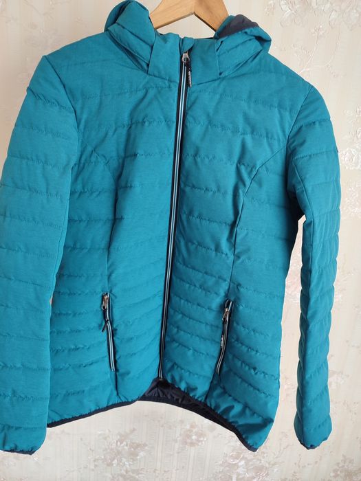 Куртка демисезонна.