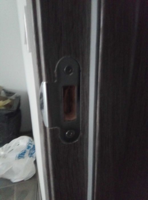 Установка межкомнатных дверей. Врезка замков, установка доборов ...