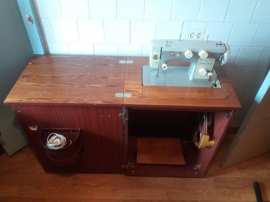 Швейная машина Чайка 142 М