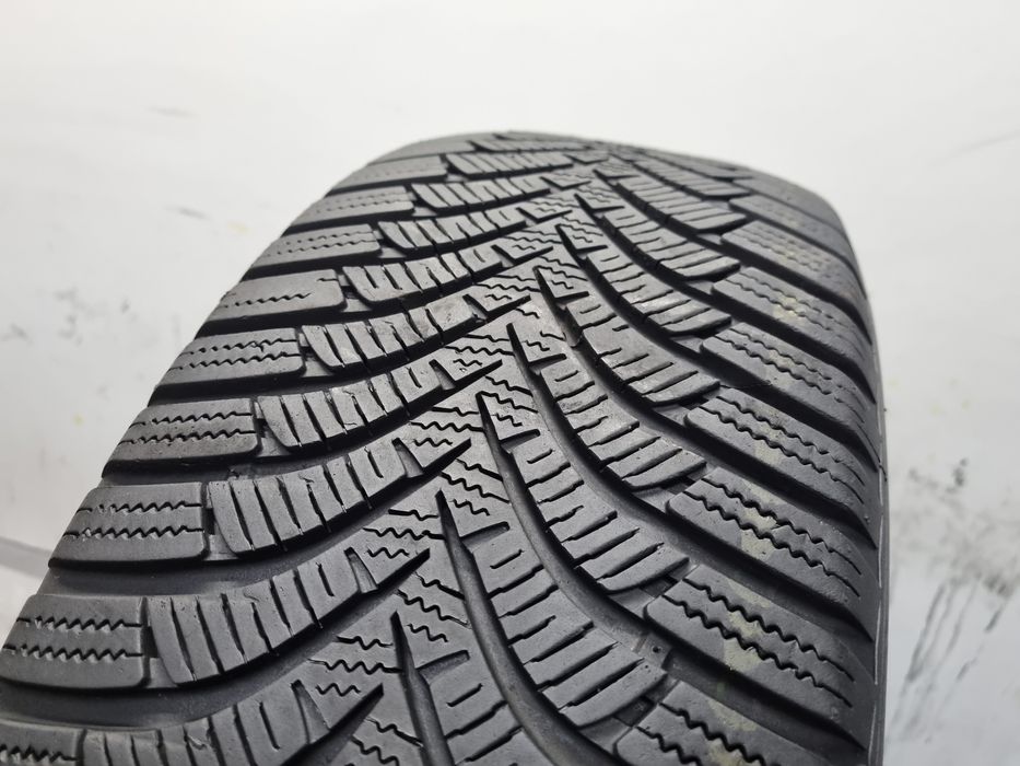 1x 215/65R16 98H Hankook Winter I cept RS2