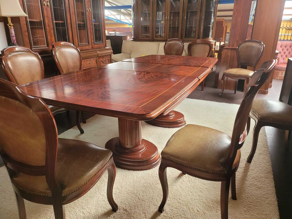 Excellent table – extendable – excellent condition and quality – Table only64584264507138124