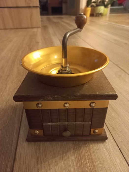 Młynek do kawy,zabytkowy,retro