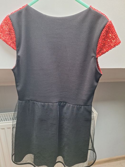 Sukienka dla dziewczynki czarna w czerwone  cekiny,  158/164