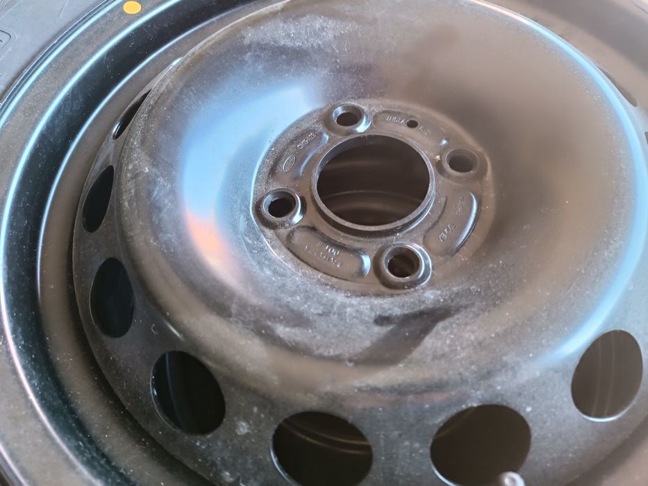 Felgi 4 x 108R15 nowe Ford